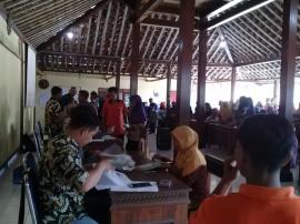 Penyerahan Sertifikat PTSL oleh BPN disambut gembira oleh warga Desa Jetis